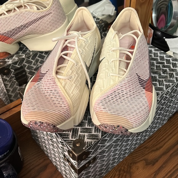 NWOB Nike Sneakers Ladies Size 9 - Picture 3 of 10